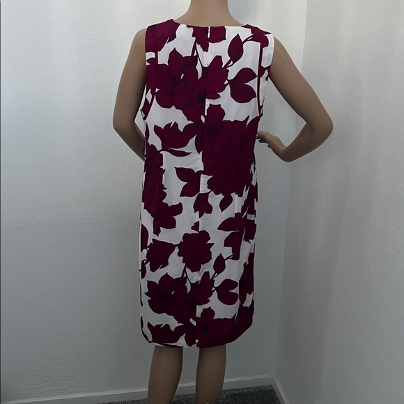 Banana Republic Women’s White & Burgundy Floral Sleeveless Shift Dress - Size 12 - Picture 2 of 9